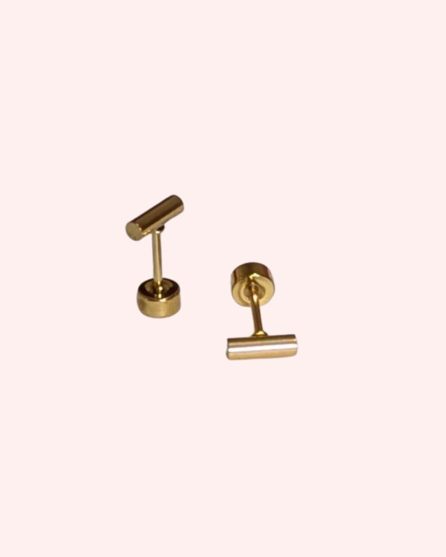 Line Gold Stud